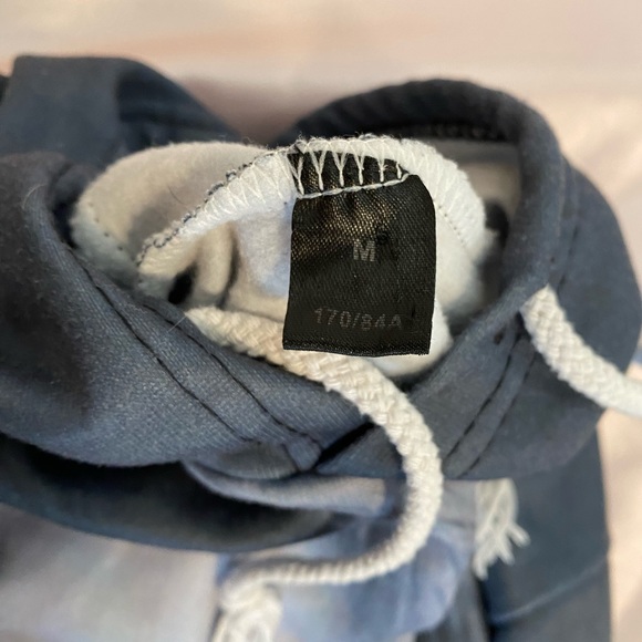 Billie Eilish sweatshirt - Picture 3 of 3